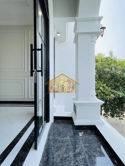 Balkon — Rumah 2 Lantai Dekat Stasiun dan Kawasan GDC