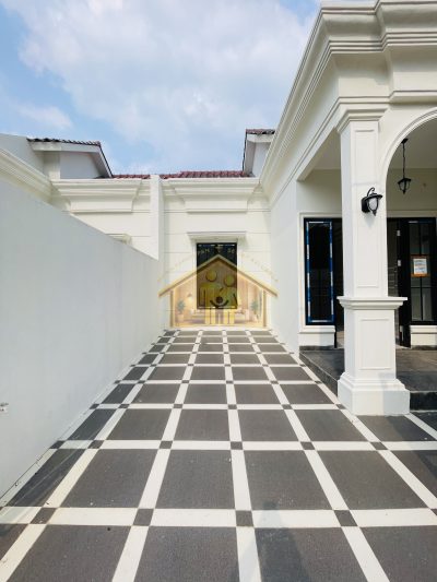 Carport — Rumah 1 Lantai Dekat Stasiun Depok Lama