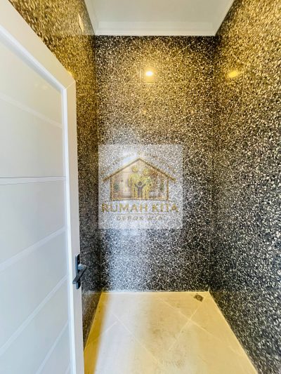 Kamar Mandi — Rumah 2 Lantai di Grand Depok City Anti Macet