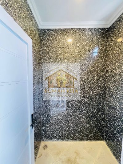 Kamar Mandi — Rumah 2 Lantai di Grand Depok City Anti Macet