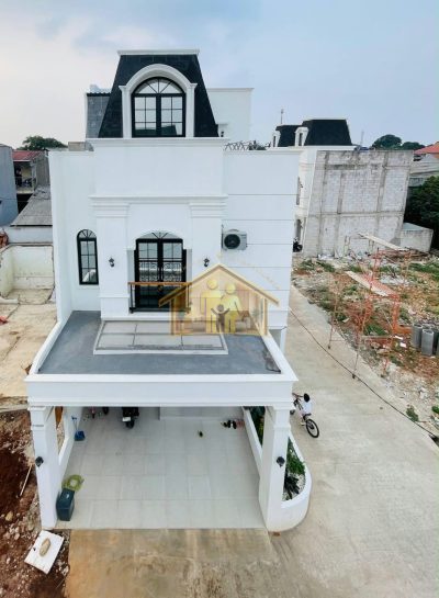 Fasad / Tampak Depan — Rumah 2,5 Lantai Dekat Kampus E Gunadarma