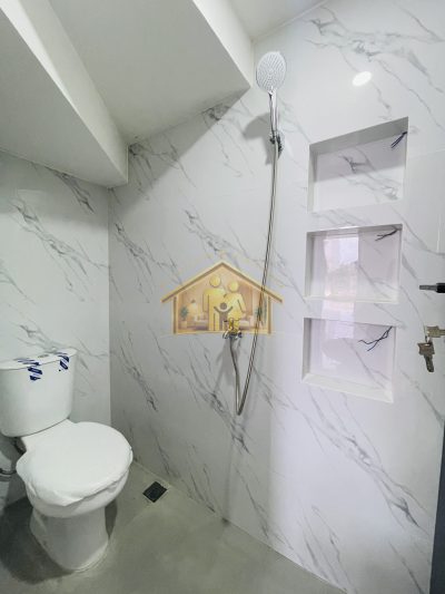 Kamar Mandi — Rumah 2,5 Lantai Dekat Kampus E Gunadarma