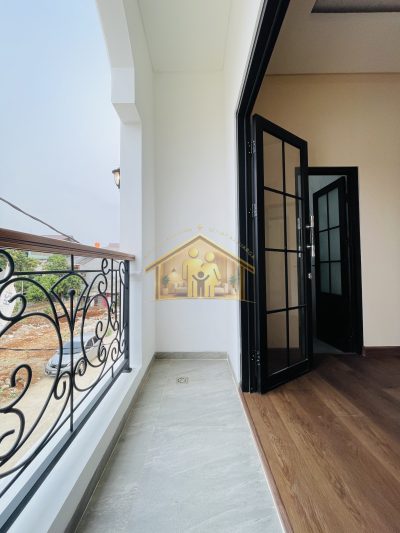 Balkon — Rumah 2,5 Lantai Dekat Kampus E Gunadarma